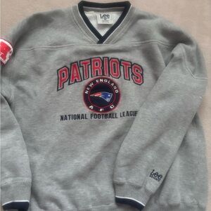 Lee Men's V-Neck Gray Patriots Sweater